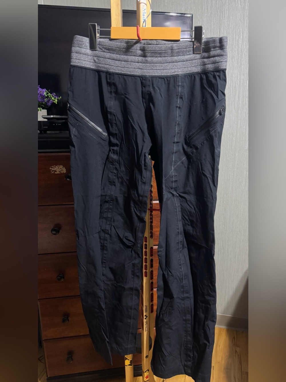 Lululemon Black & Grey Wide Waistband Cargo Hiking Pants Size 8